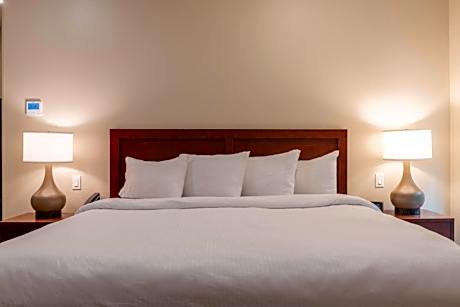 Efficiency King Suite Upgrade - Accessible/Non-Smoking