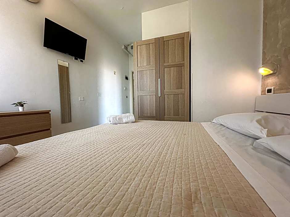 HOTEL JOHN