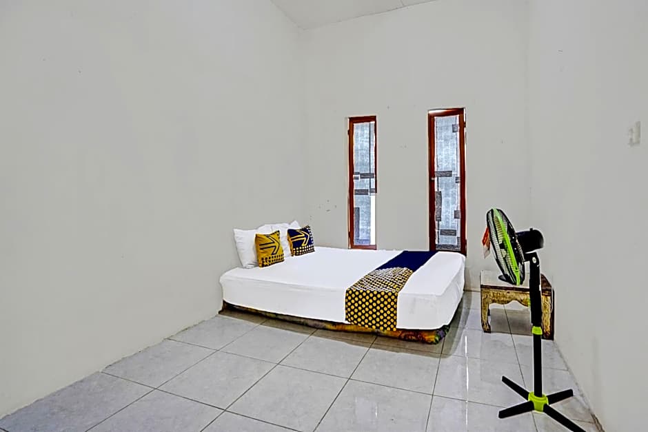 OYO LIFE 92077 Tarlo Guest House 3