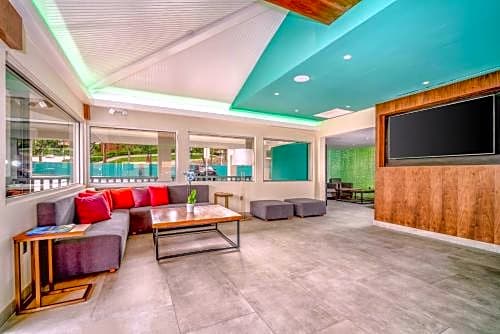 818 Hotel + Pool, Ascend Hotel Collection – Woodland Hills, CA