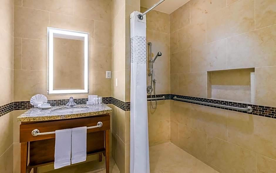 Hampton Inn & Suites by Hilton Los Cabos