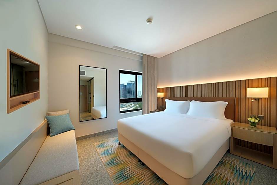 Photo 1 of 4 of 1 King Bed, Pool View