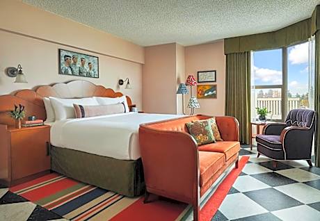 King Room with Bath Tub - Mobility Access