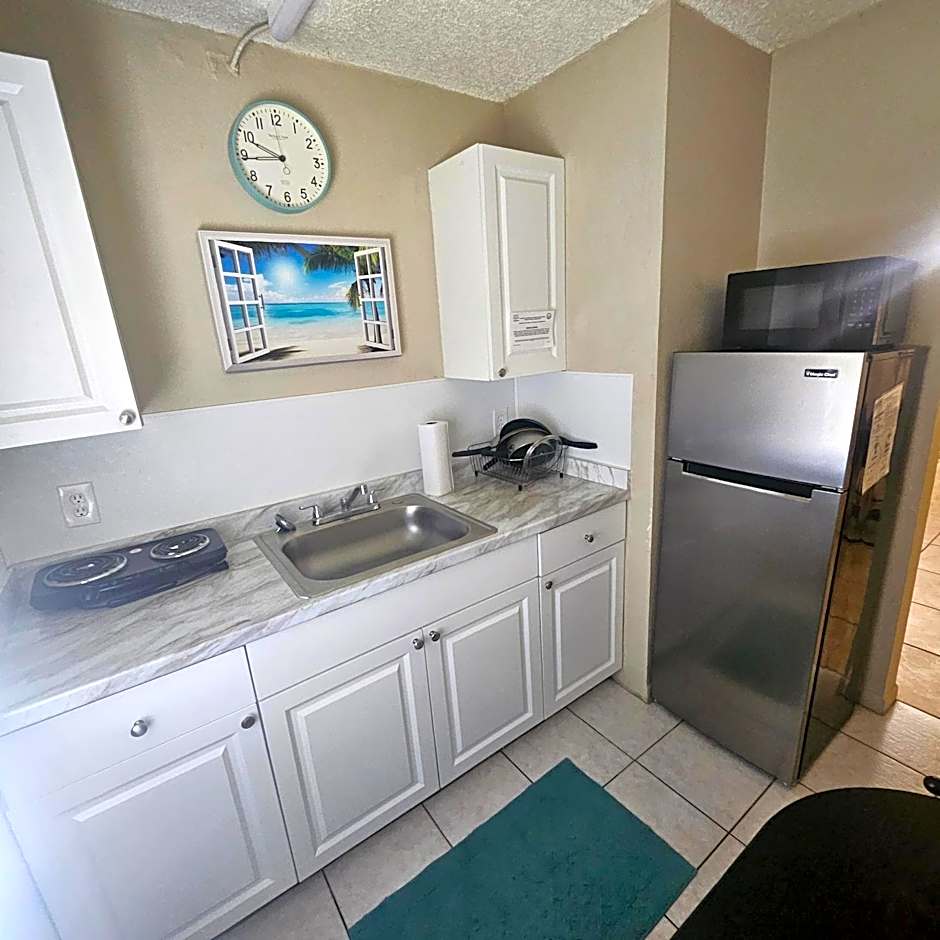 Sebastian Gardens Inn & Suites