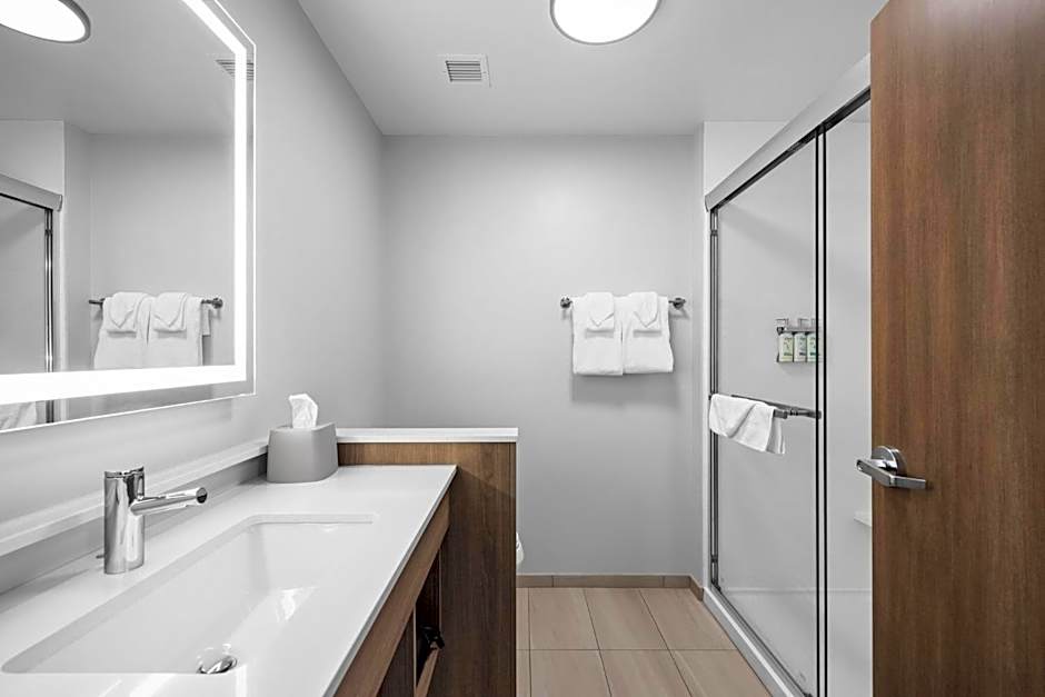 Holiday Inn Express & Suites Marinette By IHG