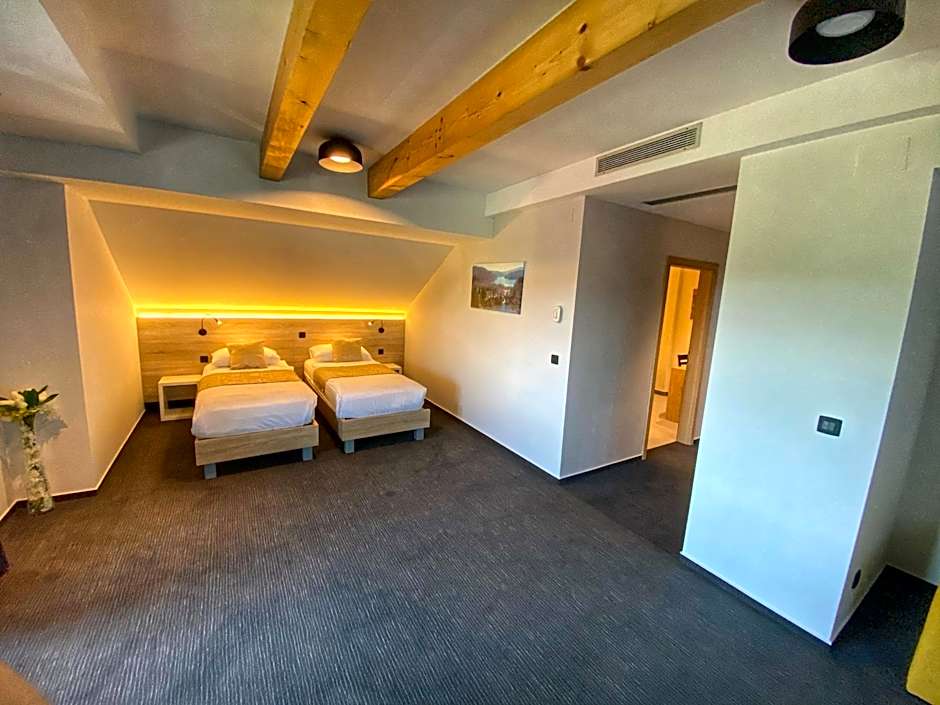 16 Lakes Hotel
