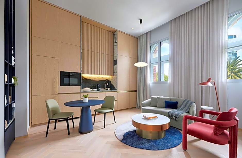 Lanson Place Parliament Gardens