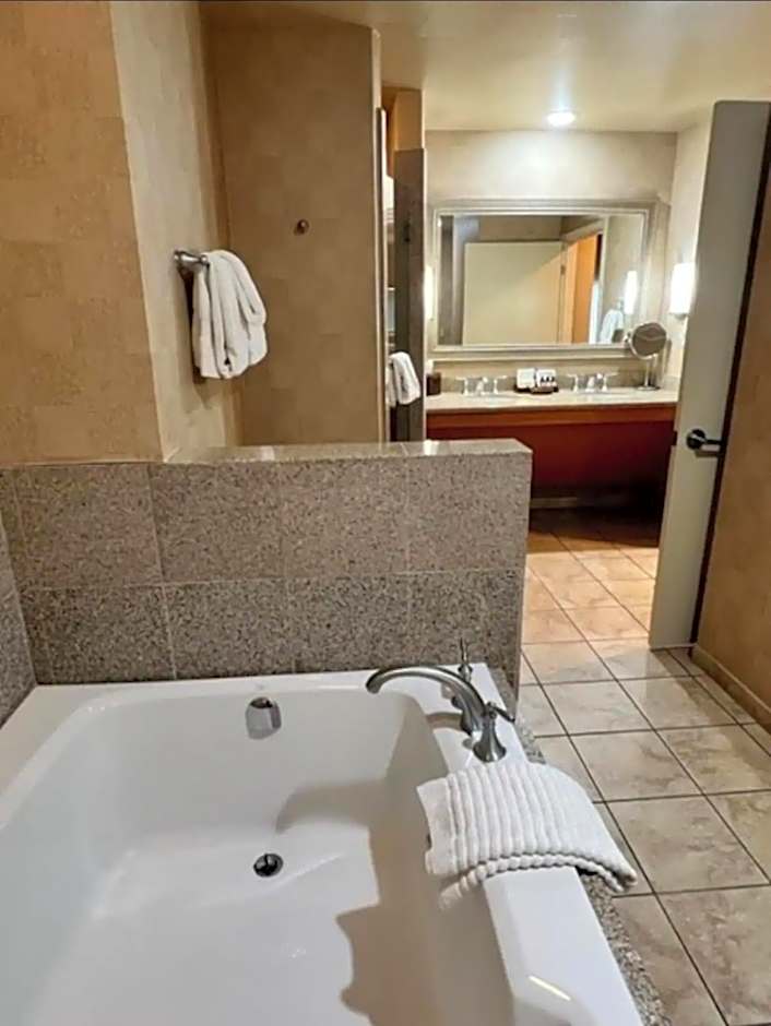 Apartment with Balcony at Platinum Hotel