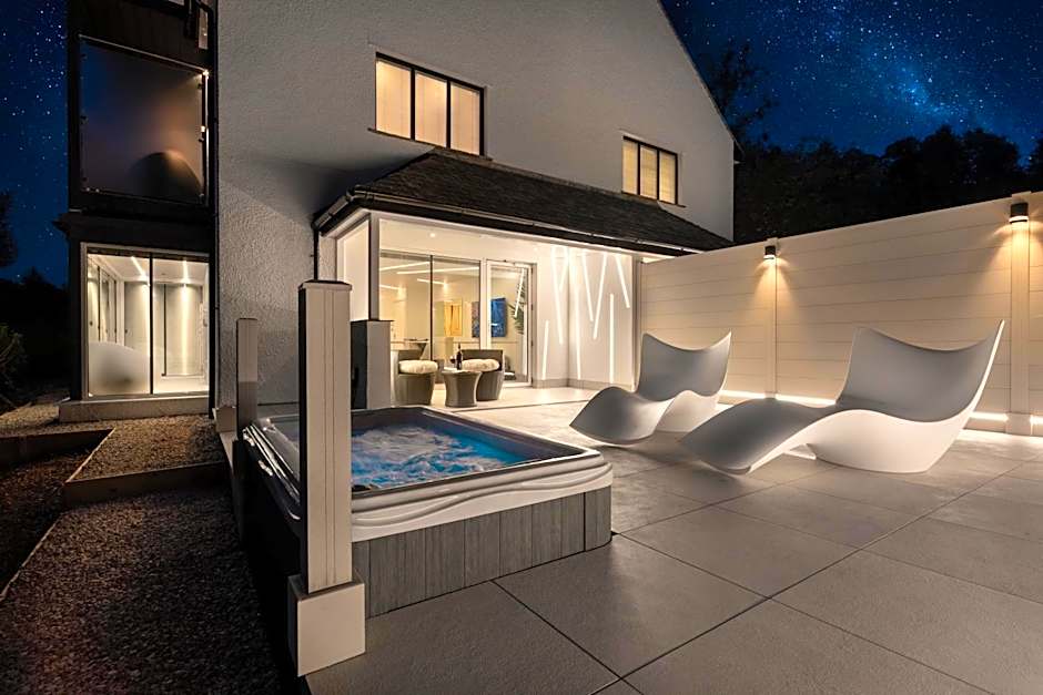 Aphrodites Group - Luxury Hot Tub Suites in Central Lake District!
