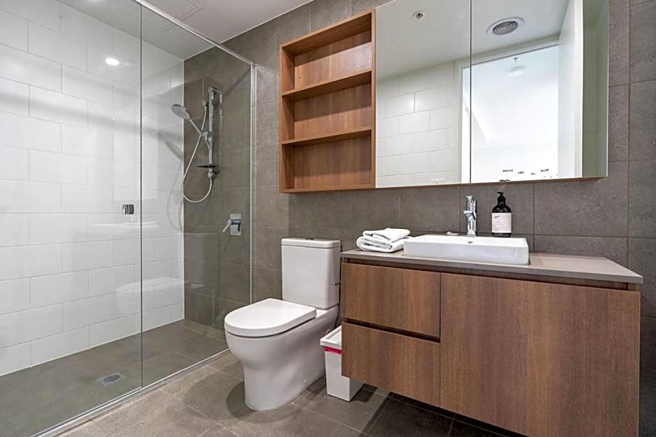 Stylish Phillip apartment with gym and pool - Hosted by CanStay