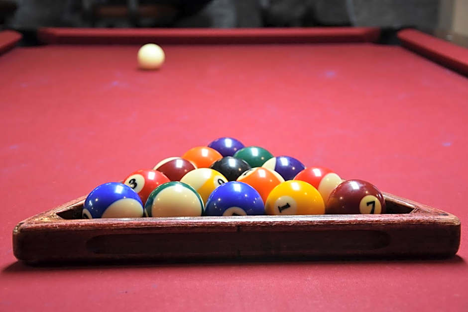 PARTY HOSTEL - The Canmore Hotel Hostel