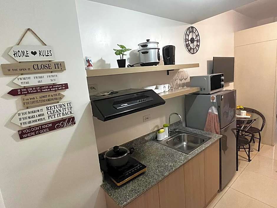 Lovely 1BR Condo @ SM Southmall w/ Netflix & High Speed WIFI