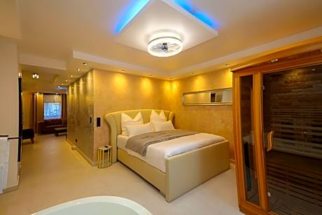 Deluxe Suite with Spa Bath