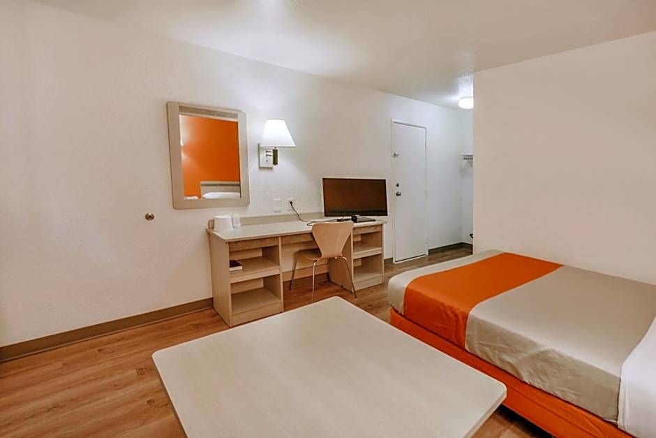 Motel 6-Huntsville, TX