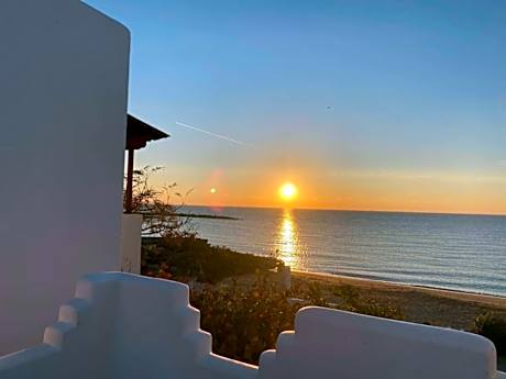 Charming Seafront Studio Skyros Seaside Serenade