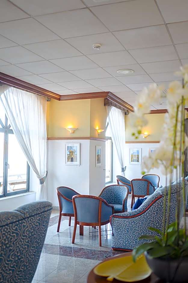 Gillieru Harbour Hotel