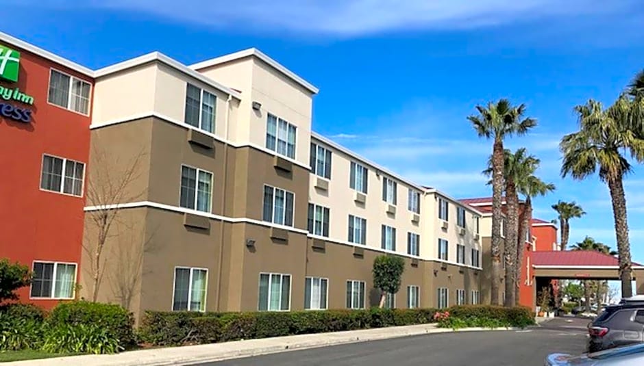 Holiday Inn Express & Suites Tracy