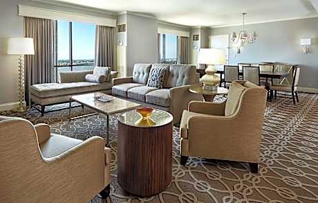 Premium Suite Parlor W/Sofabed