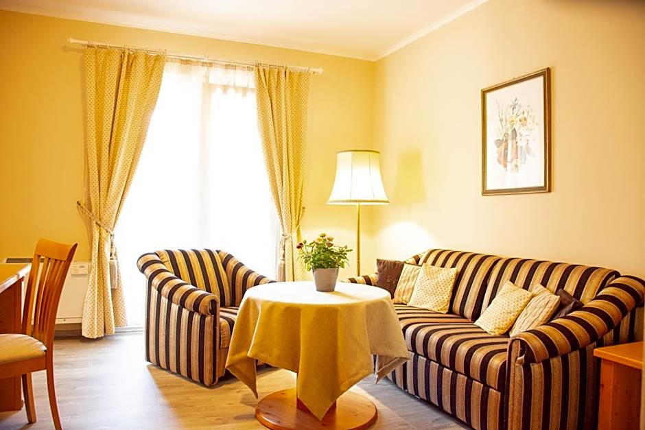 BIRKENHOF GOLS - B & B - Wohlfühl Hotel mit Wochenend-Restaurant