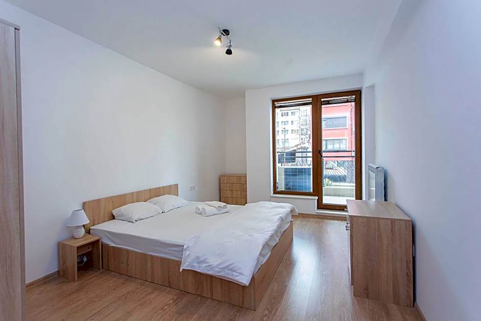 Modern and Bright Apartments near Center - FREE PARKING