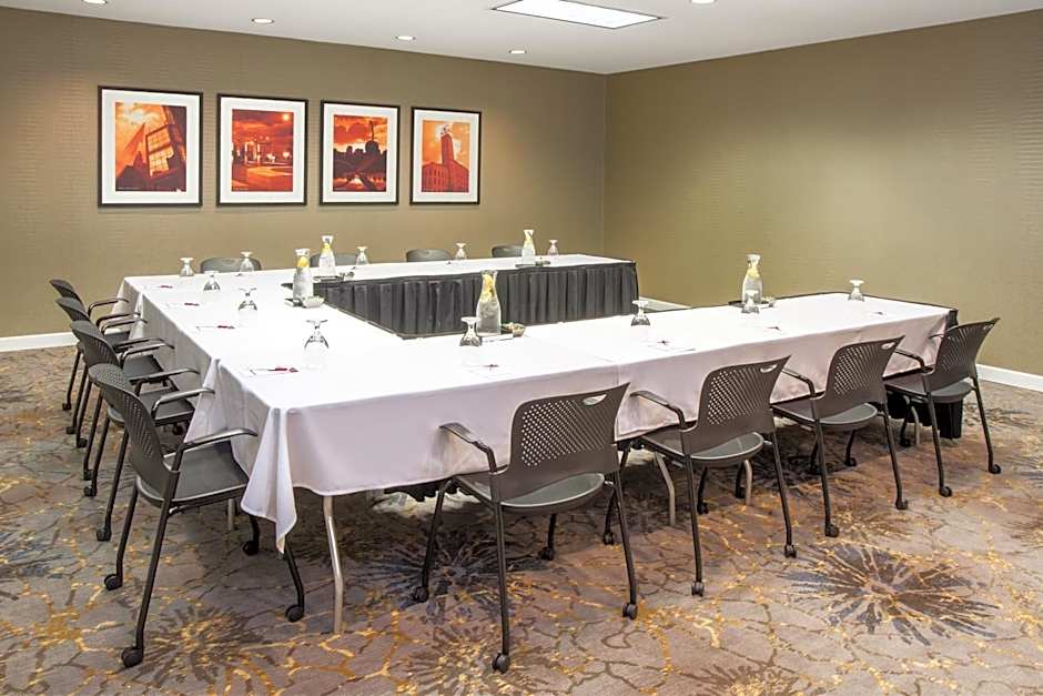 Crowne Plaza Suites MSP Airport - Mall of America By IHG