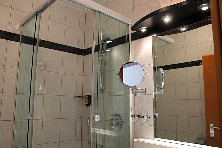 Villa Waldperlach by Blattl