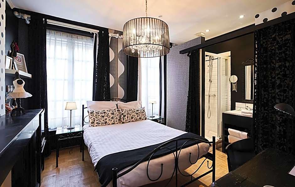 Full House Hotel