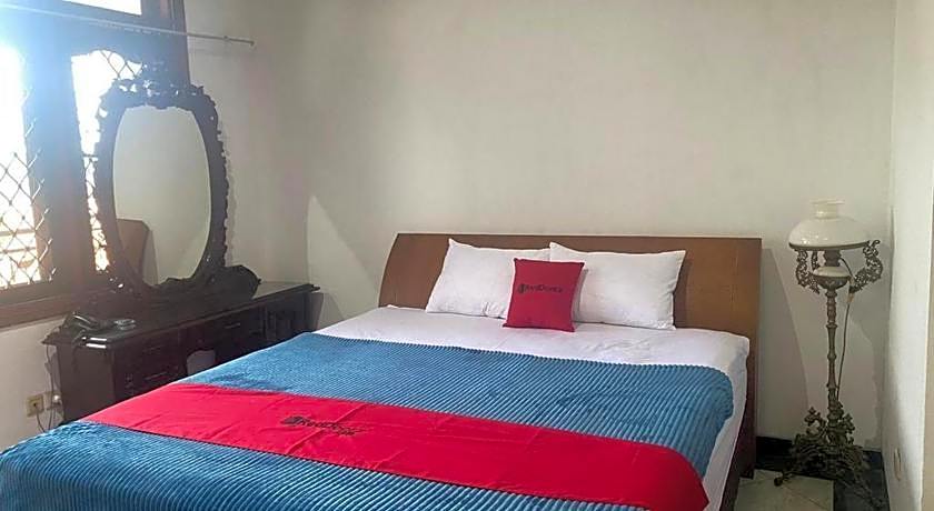 RedDoorz Syariah @ Karang Pilang