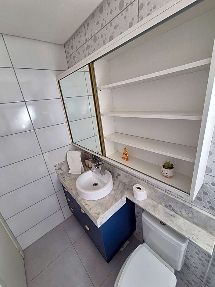 Casa no segundo andar na Praia da Cal com ar e sacada