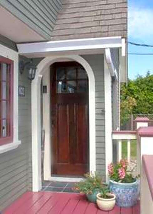 Character Stay across Swan Lake Nature Sanctuary