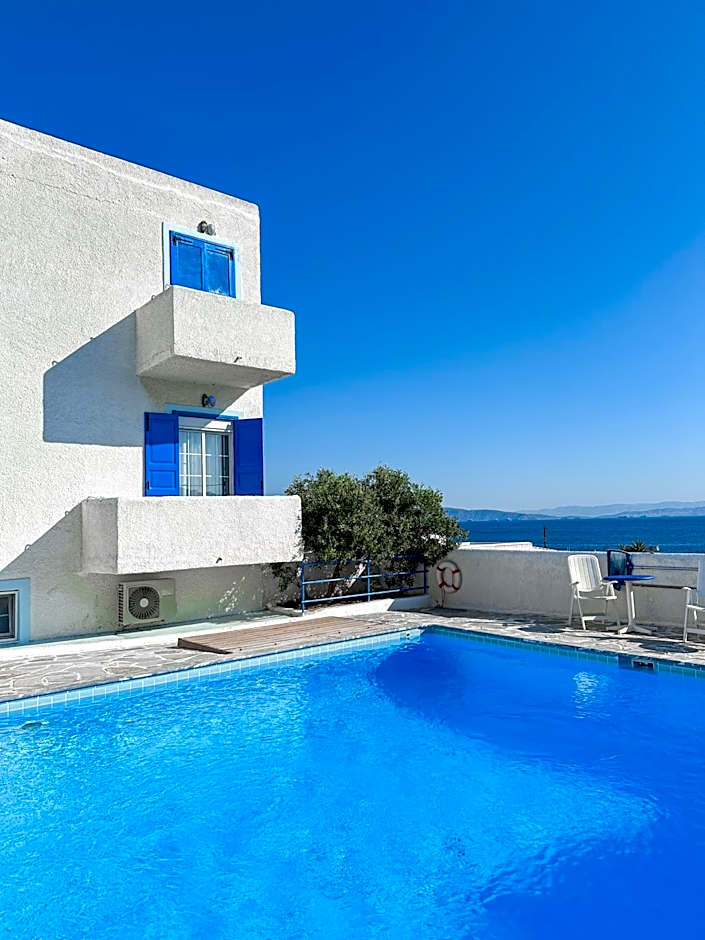 Blue Dolphin Studios and Apartment