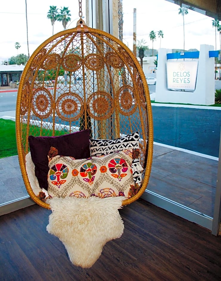 Delos Reyes Palm Springs