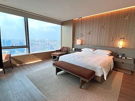 Grand Deluxe King Suite