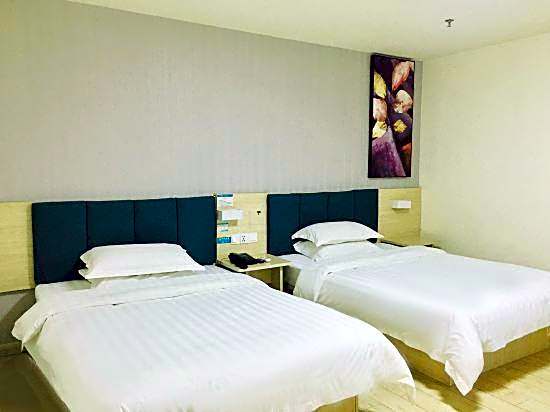 7 Days Inn Zhongshan Ancient Town Light Railway Station Lighting Market