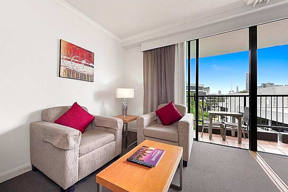 Central Cosmo Apartment Hotel