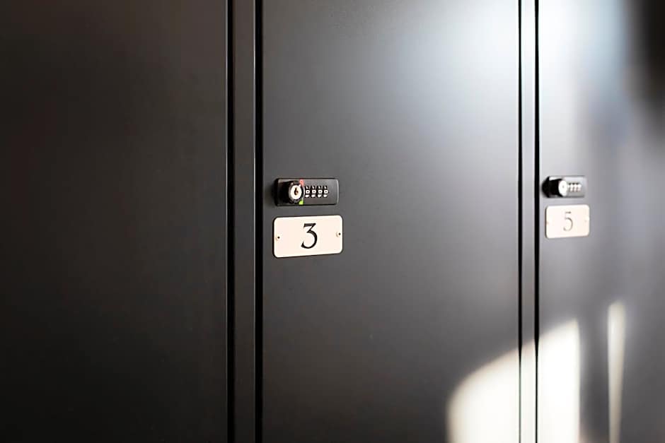 Forrest Apartments & Hostel