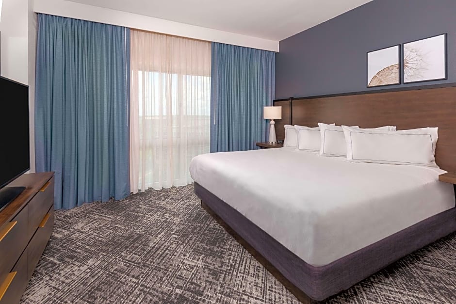 Photo 1 of 3 of 1 King Bed, Mobility Accessible, Bathtub, Executive Level