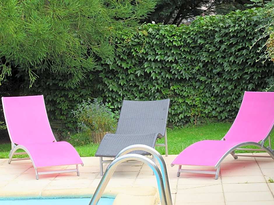 Logis Hôtel Deshors-Foujanet