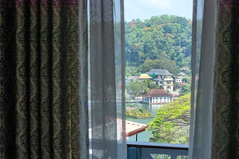 Ceyloni Lake Residency