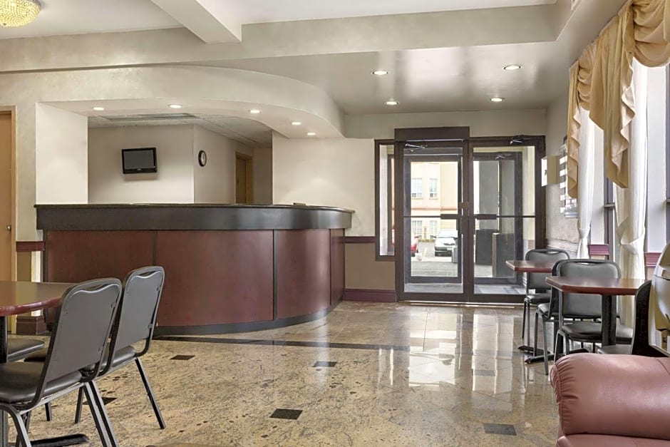 Days Inn by Wyndham Toronto East Lakeview