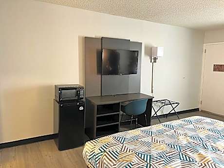 1 Full Bed | Non-Smoking, Micfridge