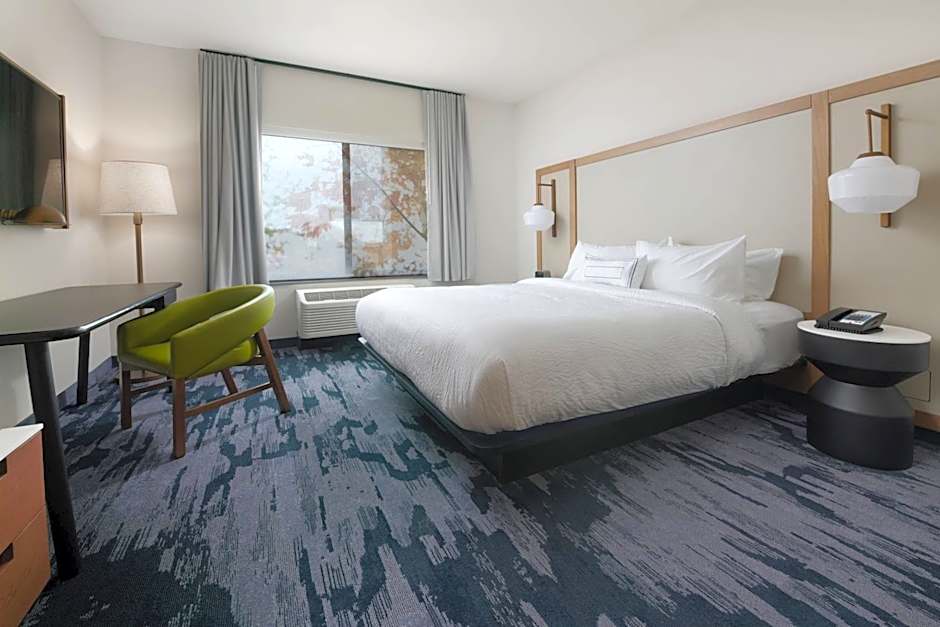Photo 1 of 2 of 1 King Bed, Hearing Accessible