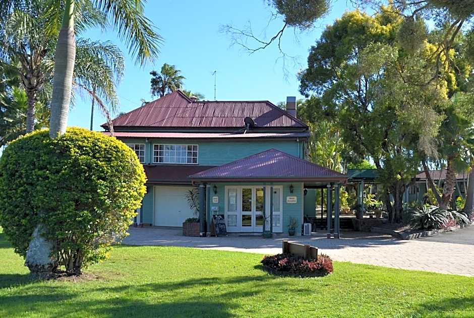 McNevins Logan Park Motel