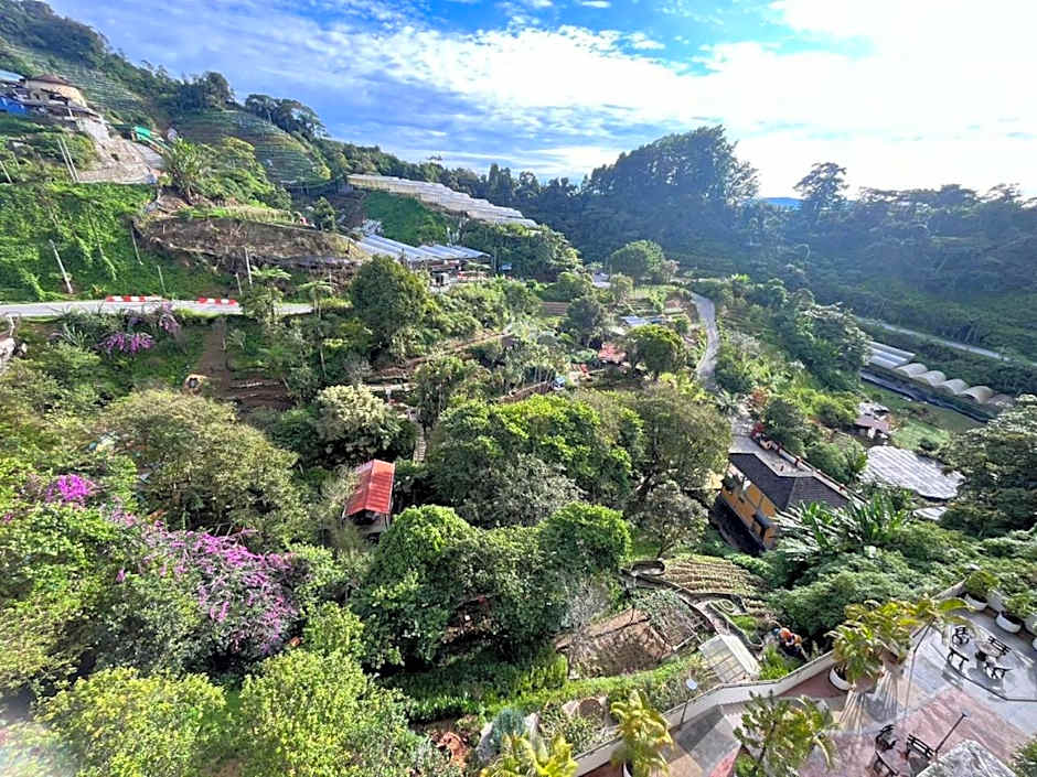 High level Floor Mountain & Sunrise view, Hilltop Hotel apartment In Nova Cameron Highlands