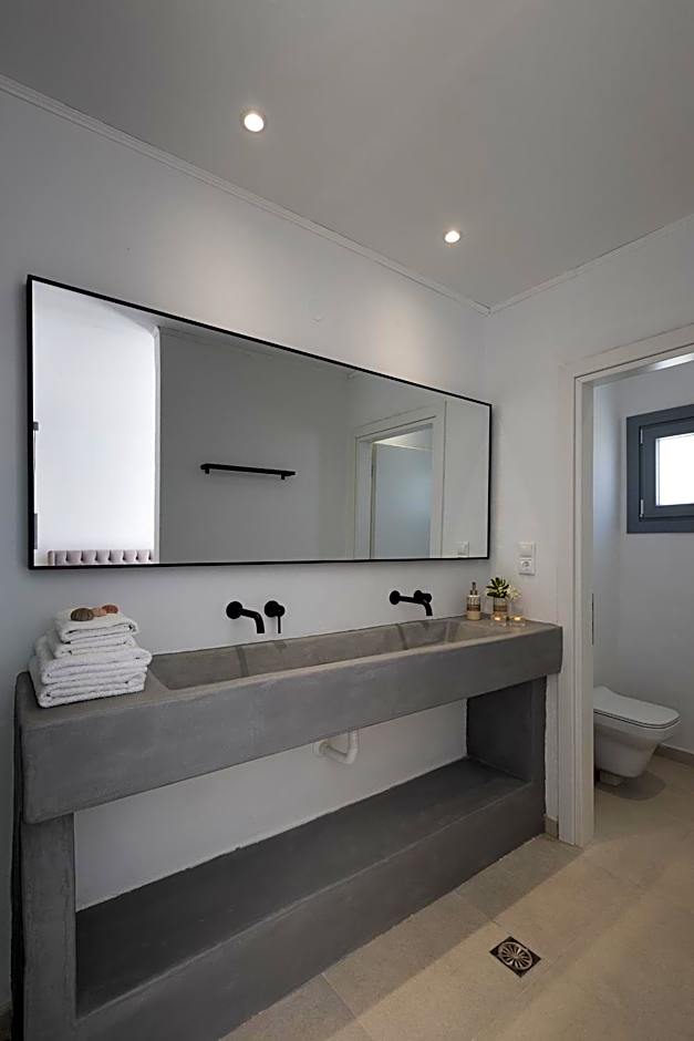 Chrysonisos Suites with Sunset & Seaviews near Kini