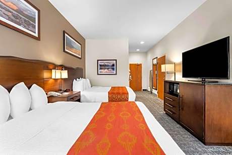 Queen Room with Two Queen Beds and Roll-In Shower - Mobility Access/Non-Smoking