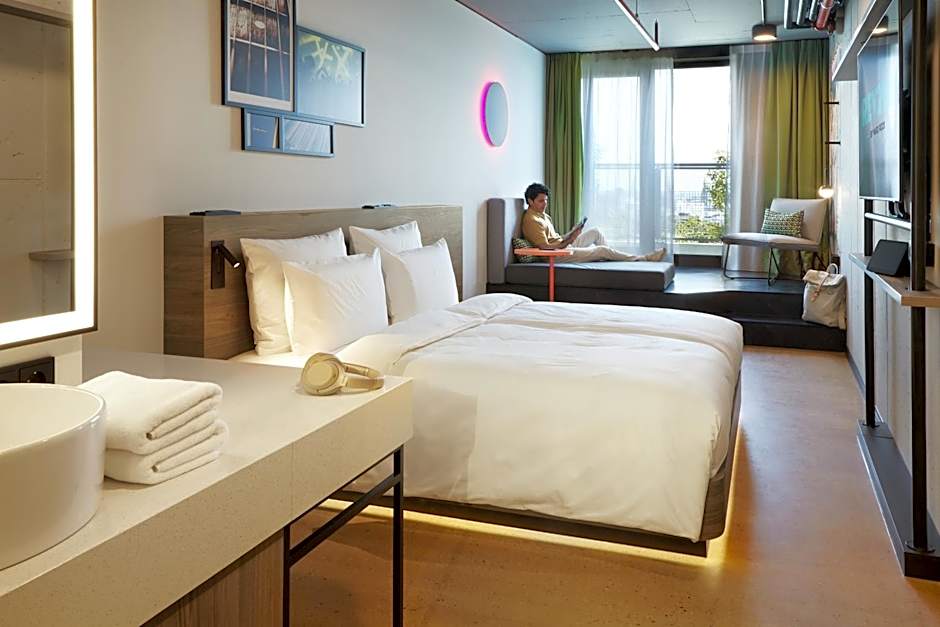 REVERB by Hard Rock Hamburg