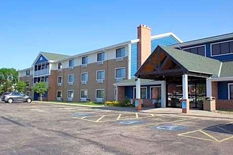 AmericInn by Wyndham Kearney