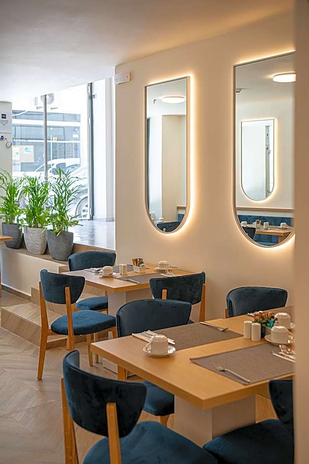 Miss Marrone City Hotel