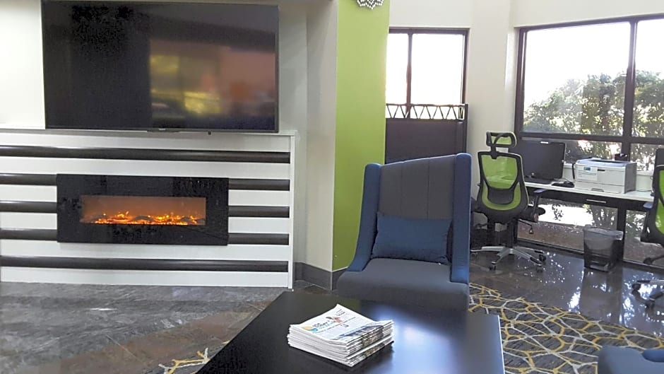 Holiday Inn Express Hotel & Suites Lawrenceville By IHG